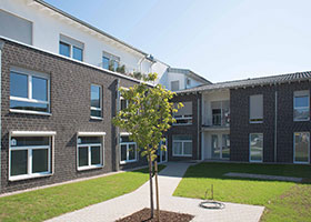 Wohn- Geschäftsgebäude Kirchhoven